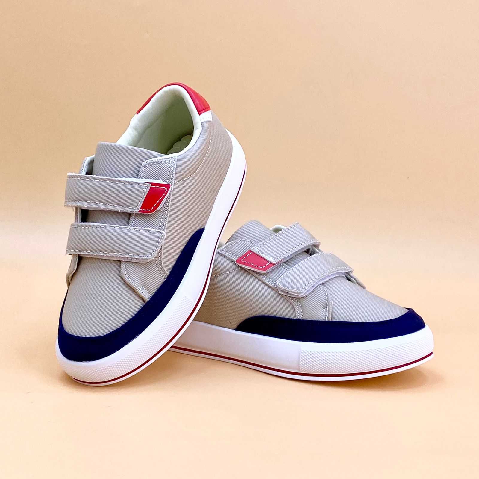 NEW ,  KIDS SHOES SIZE FROM 20 TO 37 K80